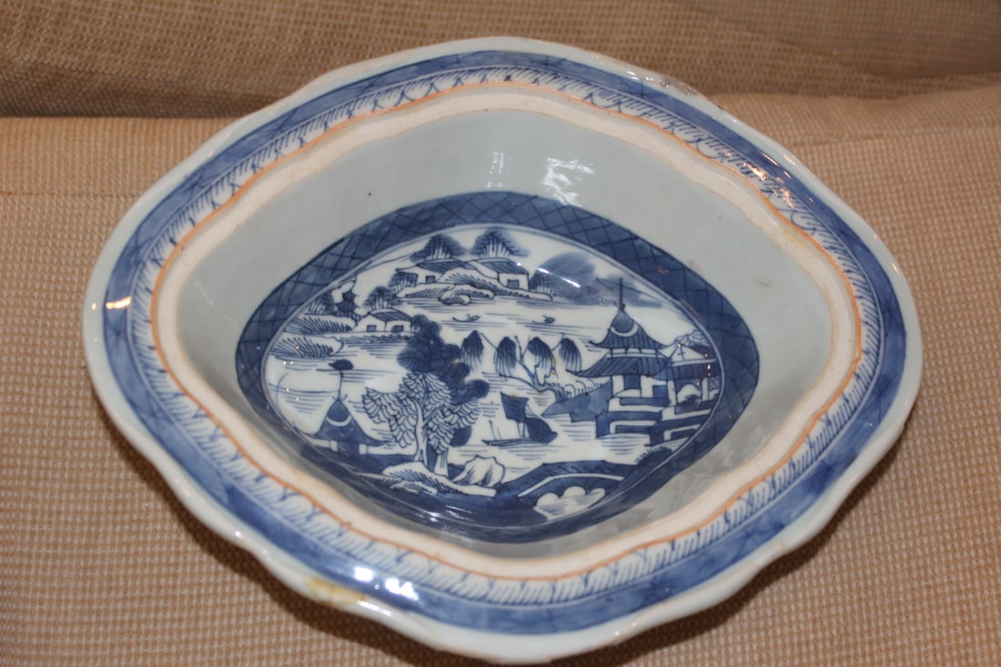 Antique Chinese Export Bowl: 19th century - missing lid - 9 3/8" in diameter