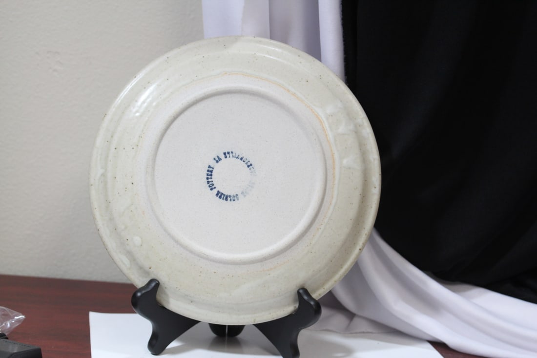 A Decorative Pottery Plate - 3