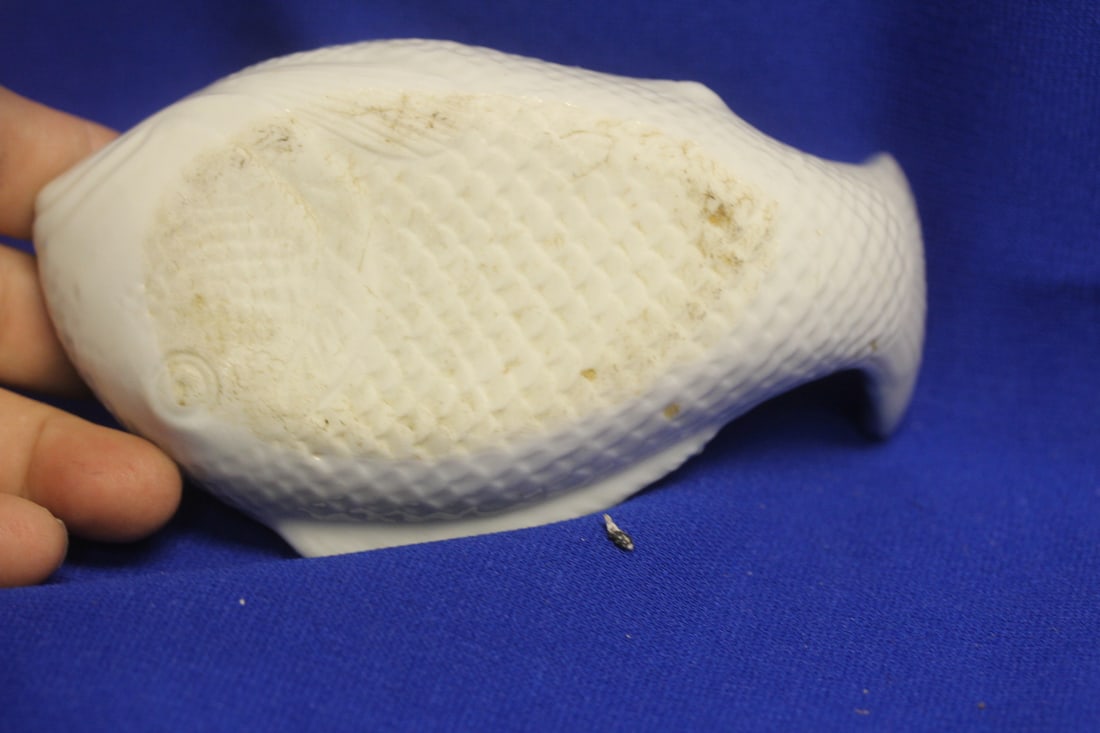 An Antique Japanese Blue and White Fish Plate - 3