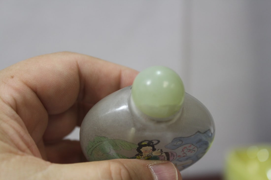 A Reverse Painting on a Glass Snuff Bottle - 6