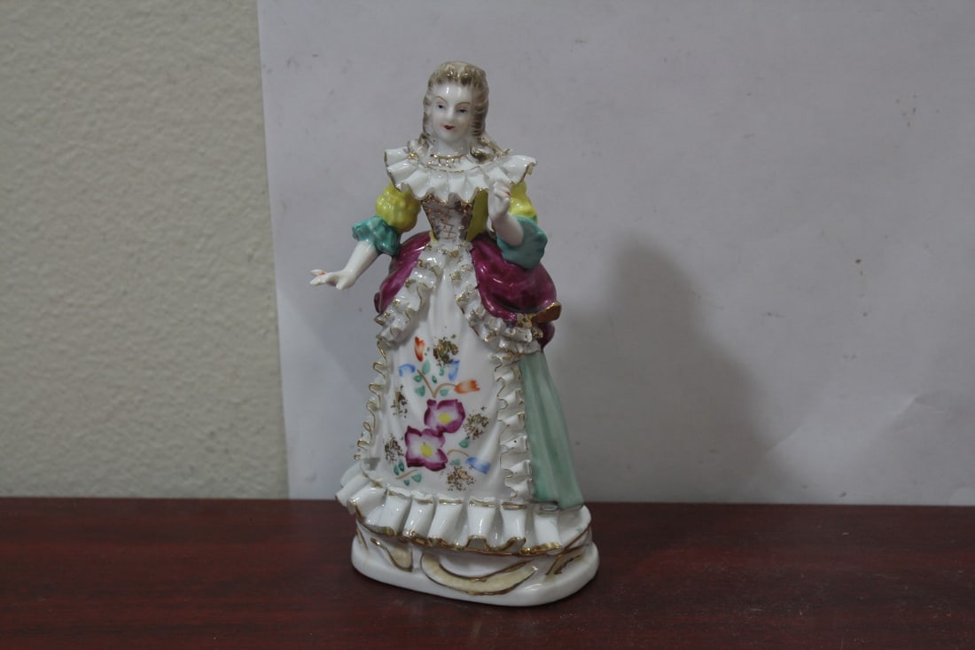 A Vintage Ceramic Figurine - 2