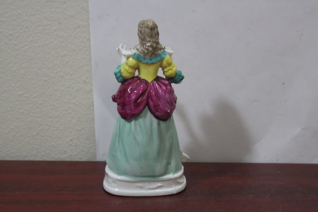 A Vintage Ceramic Figurine - 3