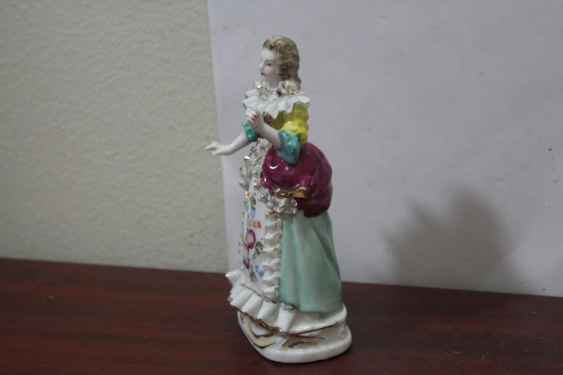 A Vintage Ceramic Figurine - 5