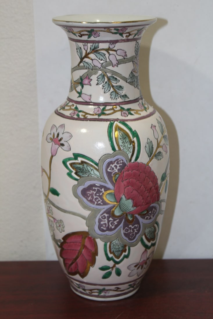 A Chinese Ceramic Vase: 10 1/4" tall