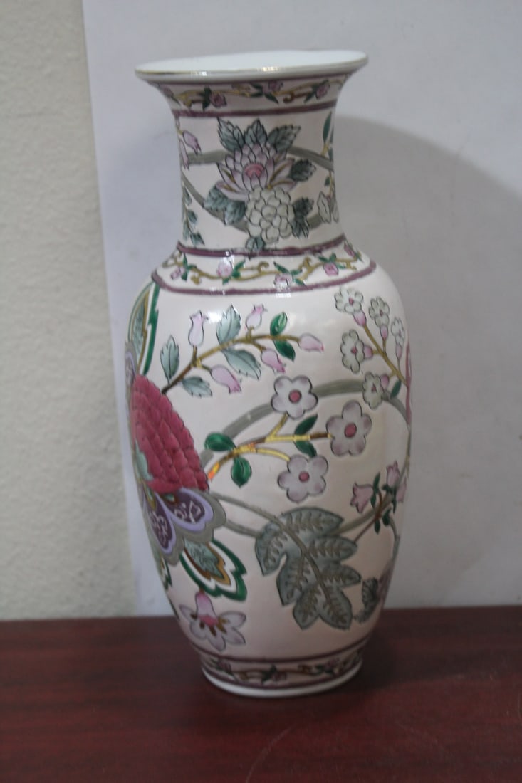 A Chinese Ceramic Vase - 2