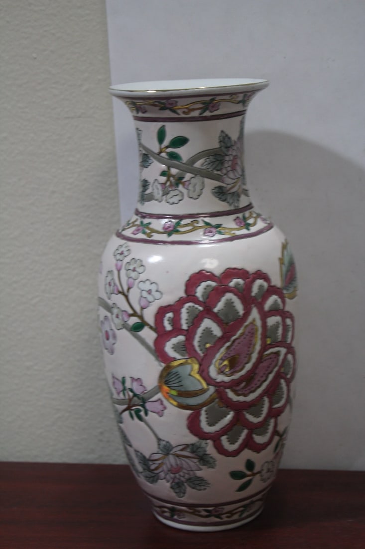 A Chinese Ceramic Vase - 3