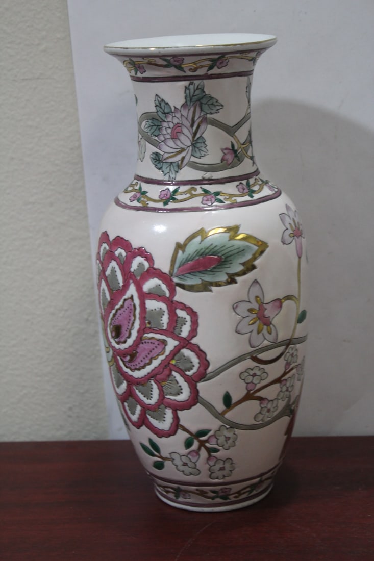 A Chinese Ceramic Vase - 4