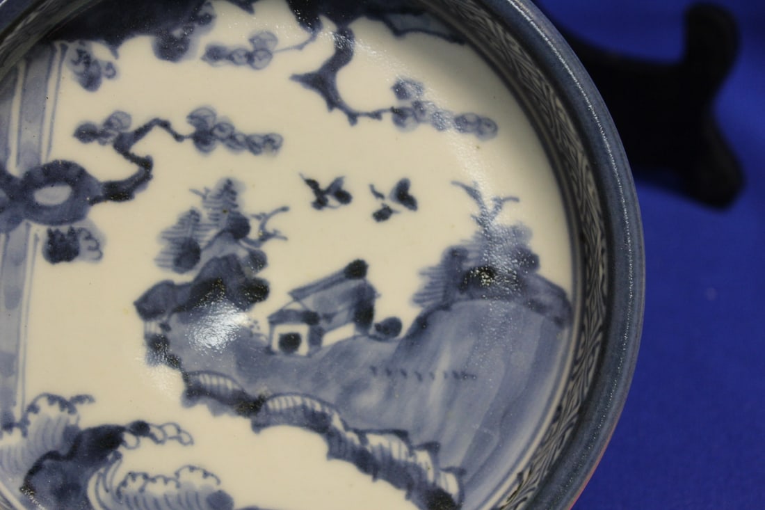 A Blue and White Japanese Round Tray - 3