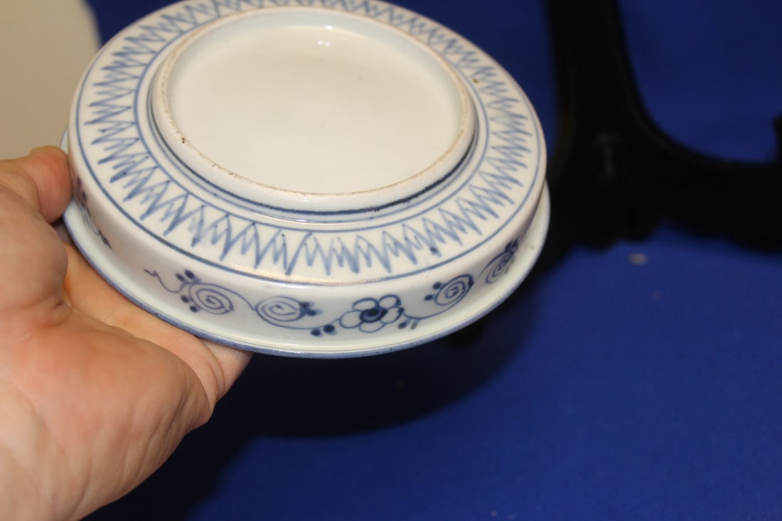 A Blue and White Japanese Round Tray - 6