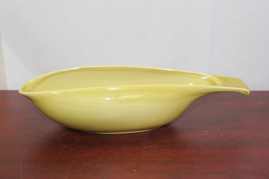 A Ceramic Scoop Shape Bowl: 10 1/2" long
