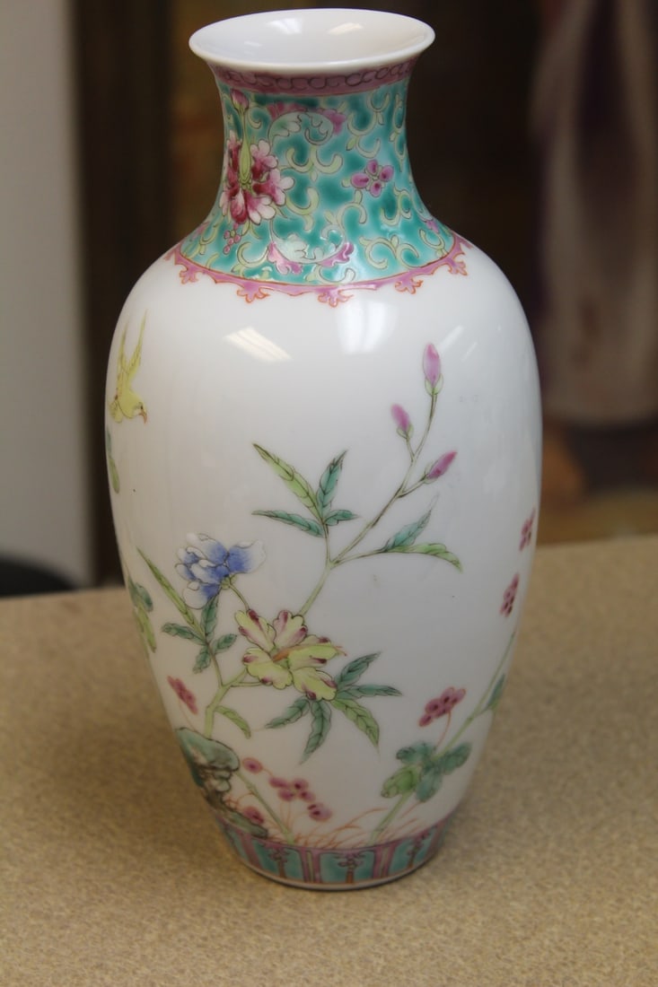 Republic Period Chinese Porcelain Vase - 2