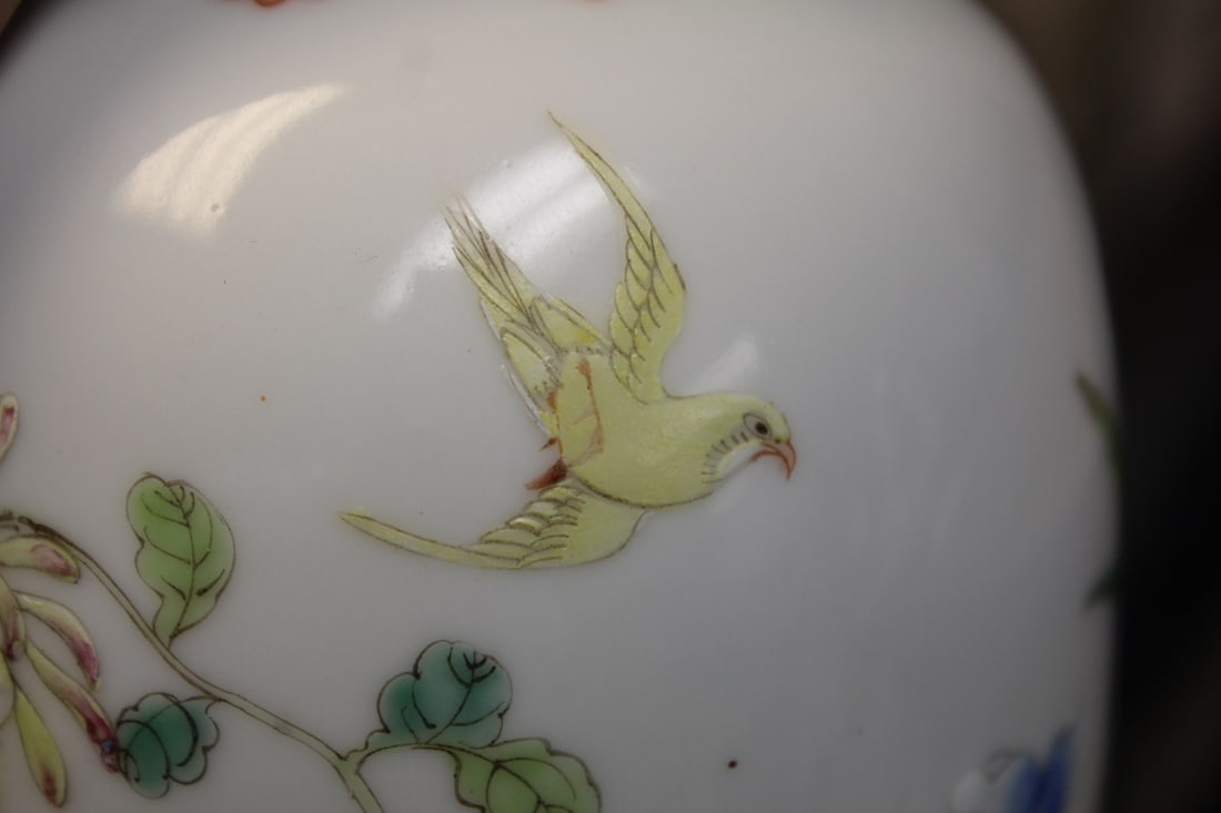 Republic Period Chinese Porcelain Vase - 5
