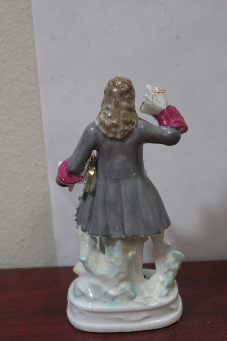 A Vintage Ceramic Figurine - 3
