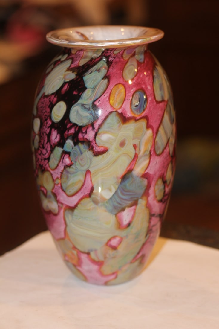Robert Eckholt Art Glass Vase: signed - 7 1/2 inches tall