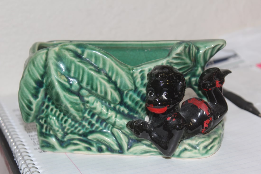 Black Americana Planter: vintage - possibly Shawnee - 6 1/2" across