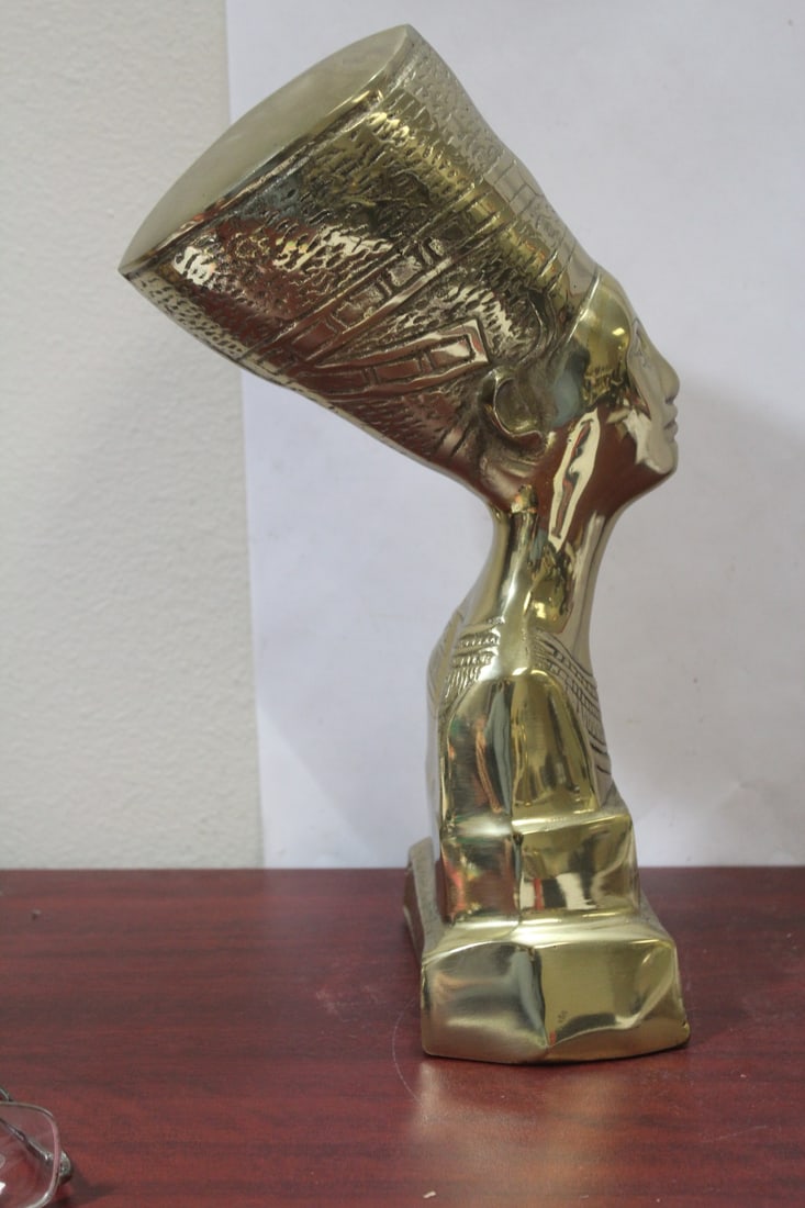 A Brass Egyptian Queen Figure - 5