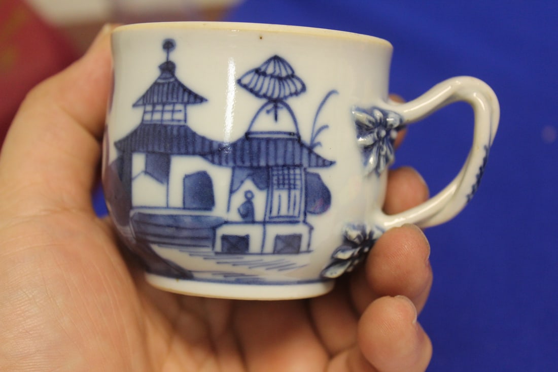 A Blue and White Chinese Export Cup - 6