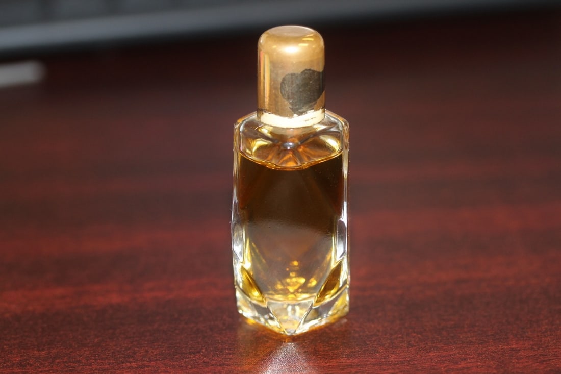 A Vintage Emeraude 1/2oz Parfume Bottle - 2