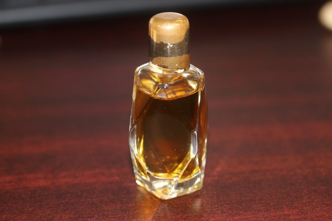 A Vintage Emeraude 1/2oz Parfume Bottle - 3