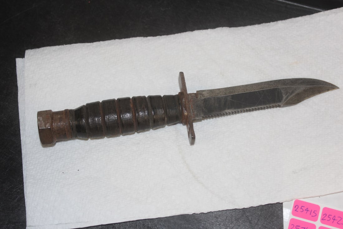 Vintage Jagged Edge Knife - 2