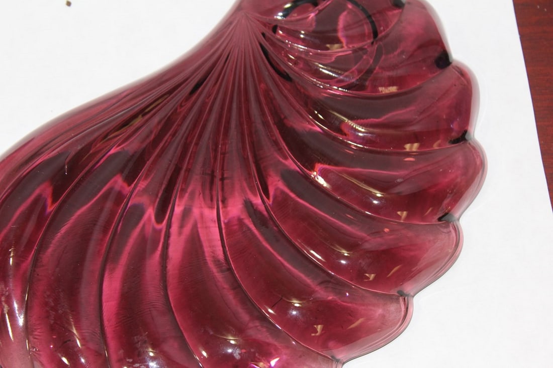 Set of Two Shell Form Amethyst Glass Plate - 7