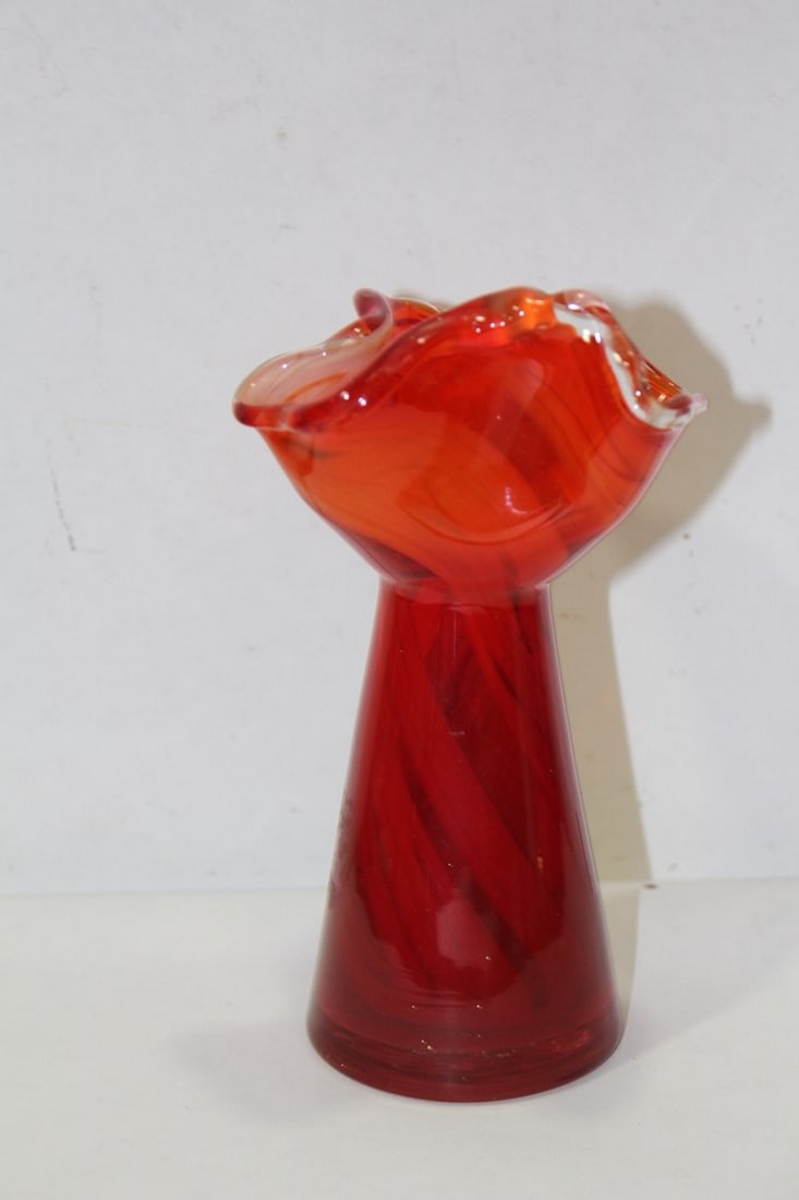 A Small Artglass Vase: 6 1/4" tall