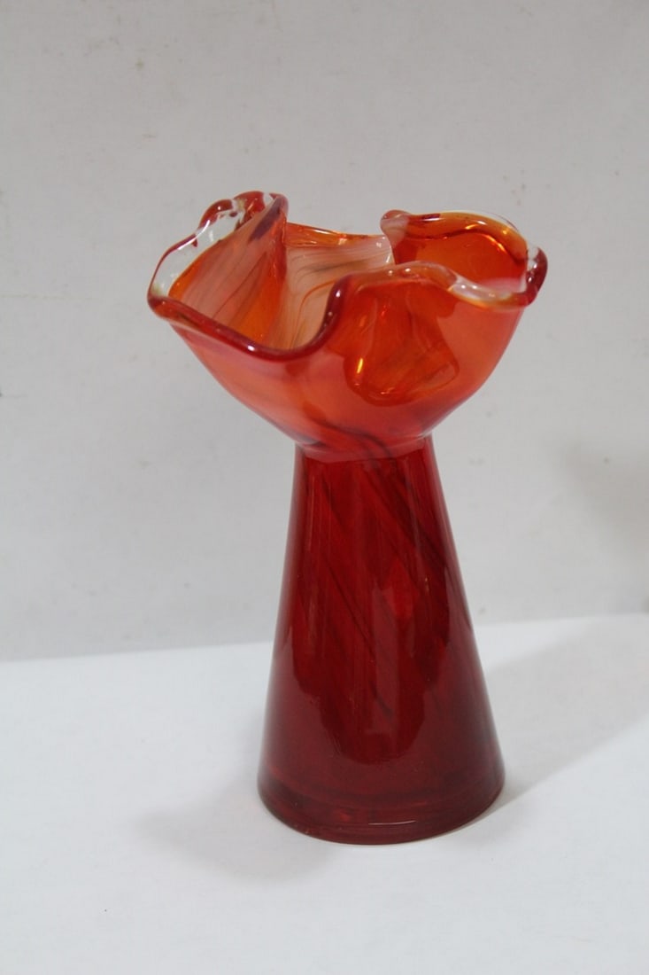 A Small Artglass Vase - 3