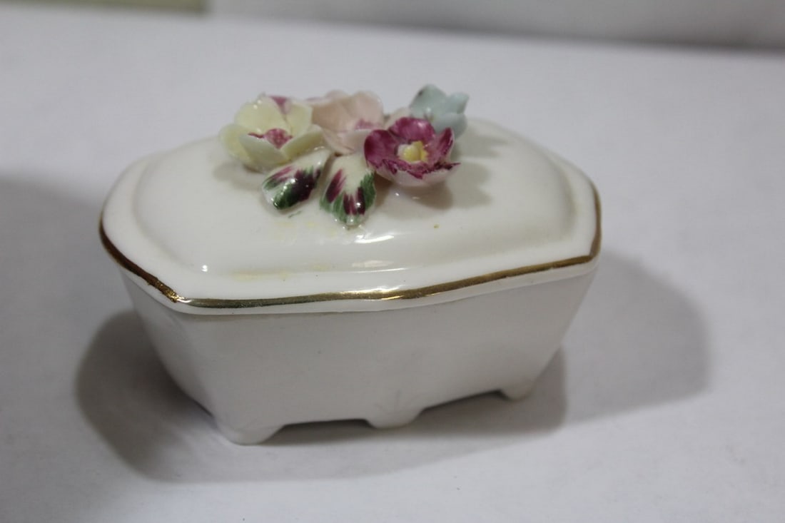 A Ceramic Floral Box - 4
