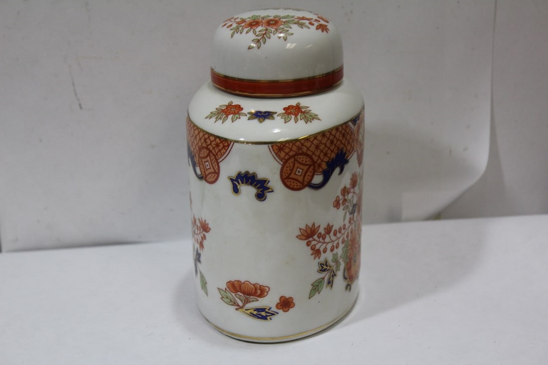 A Vintage chinese Ceramic Tea Jar - 2