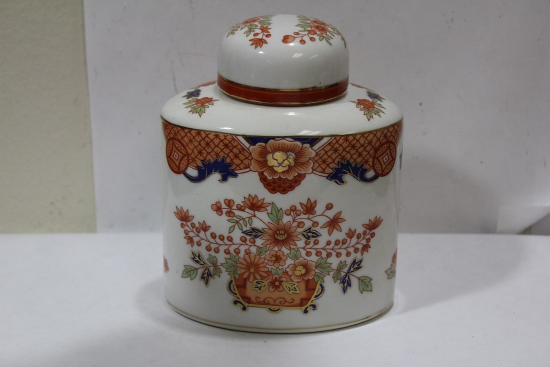 A Vintage chinese Ceramic Tea Jar - 4