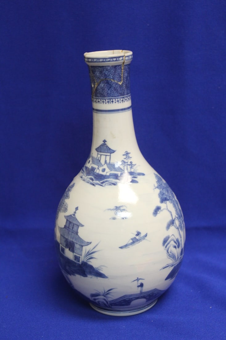 AN Antique Chinese Blue and White Bottle - 2
