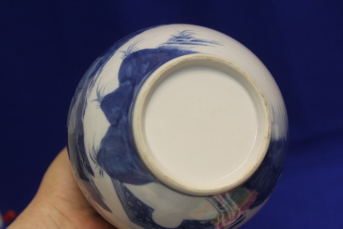AN Antique Chinese Blue and White Bottle - 8