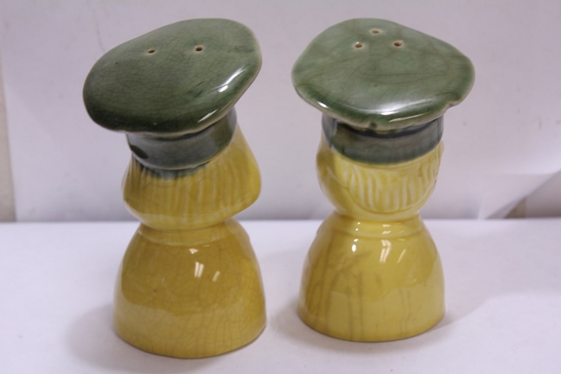 Oriental Ceramic Salt and Pepper Shakers - 3