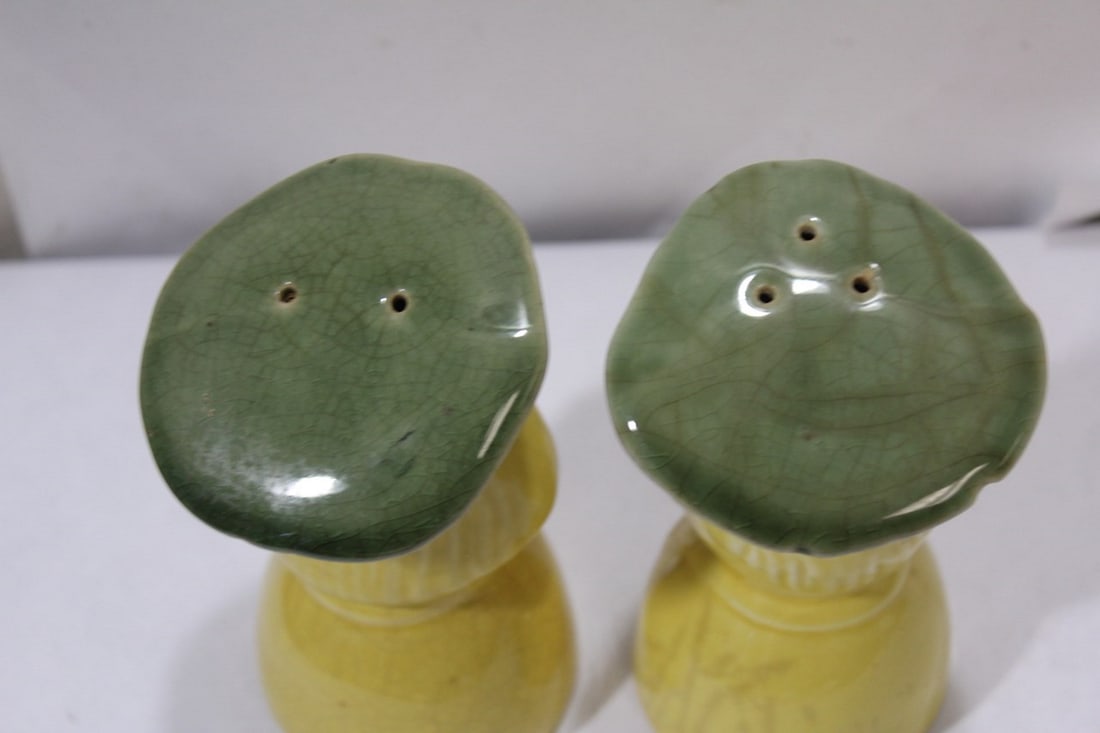 Oriental Ceramic Salt and Pepper Shakers - 4