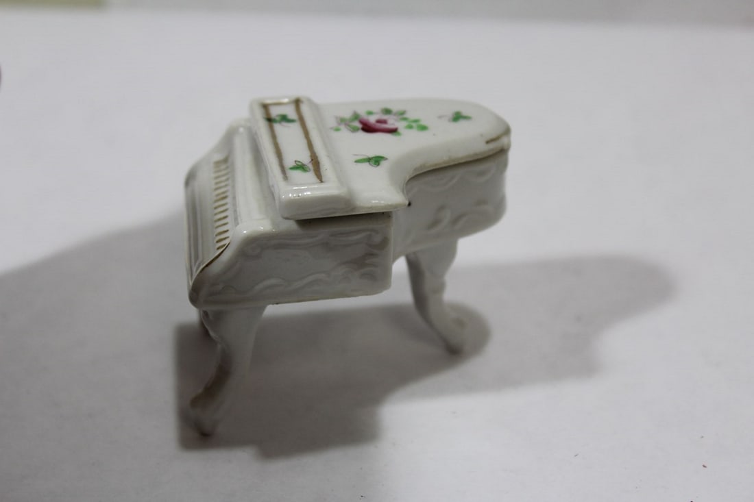 A Japanese Piano Form Trinket Box - 3