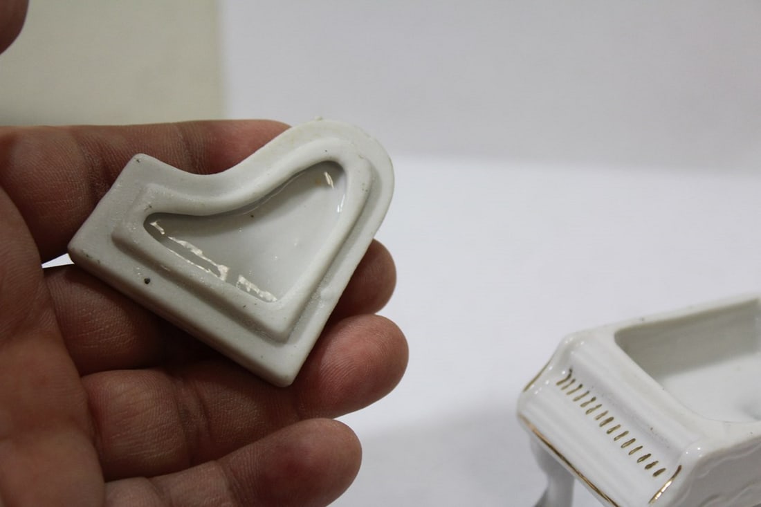 A Japanese Piano Form Trinket Box - 7
