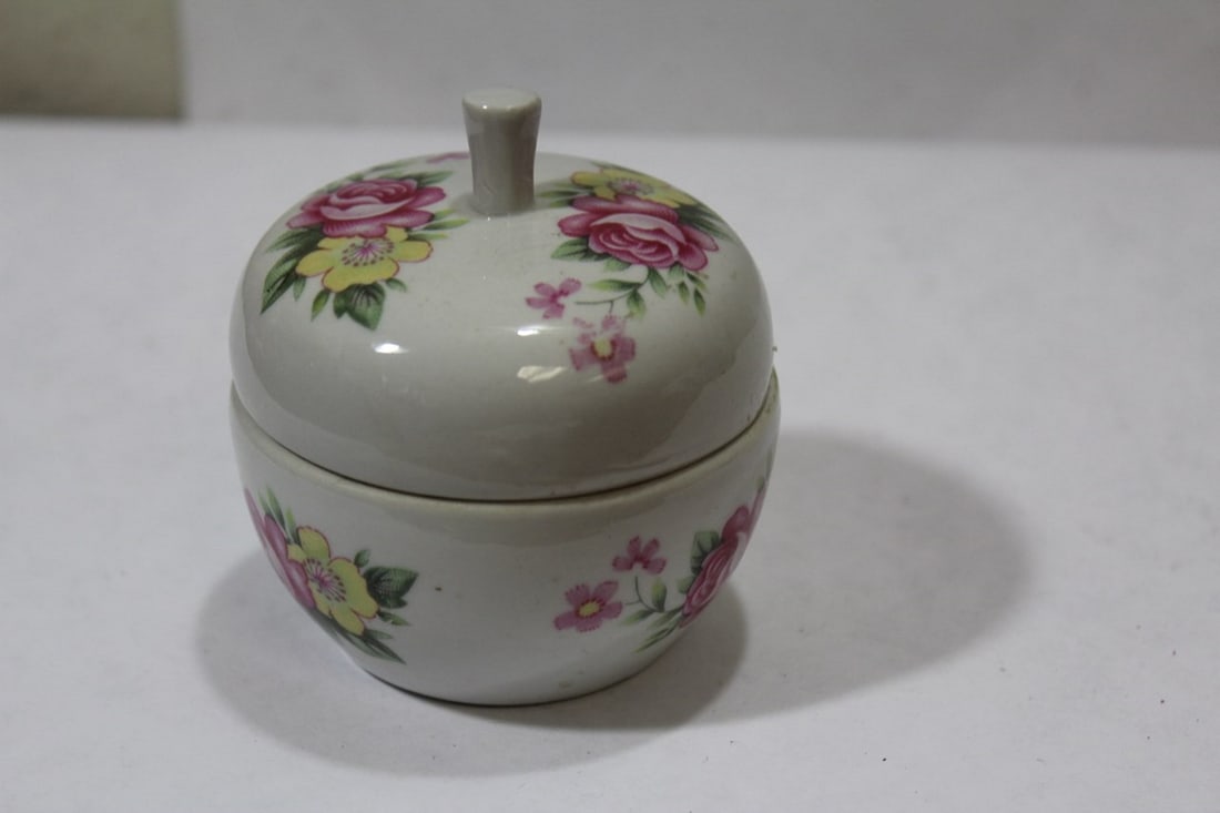 An Apple Form Ceramic Trinket Box - 2