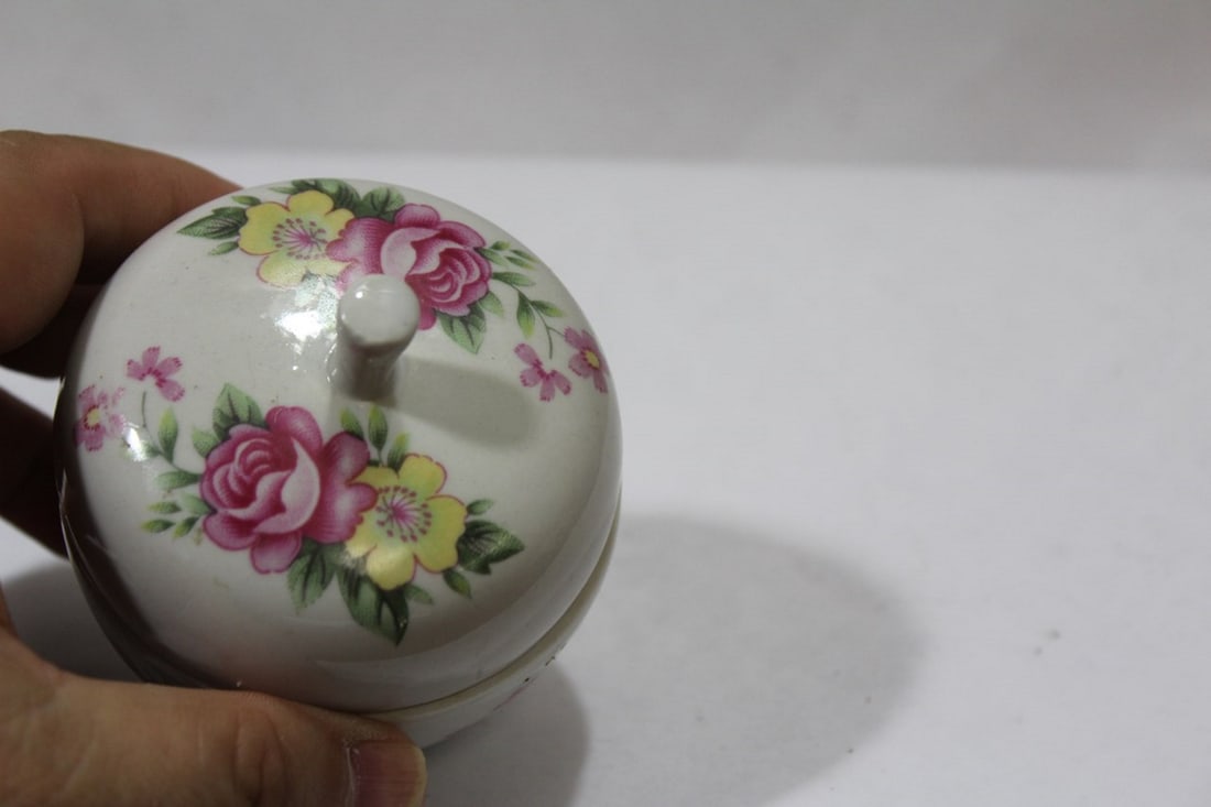 An Apple Form Ceramic Trinket Box - 4