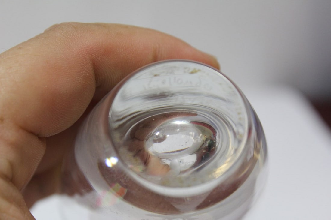 A Lot of Two Small Etched Glass Vases - 4