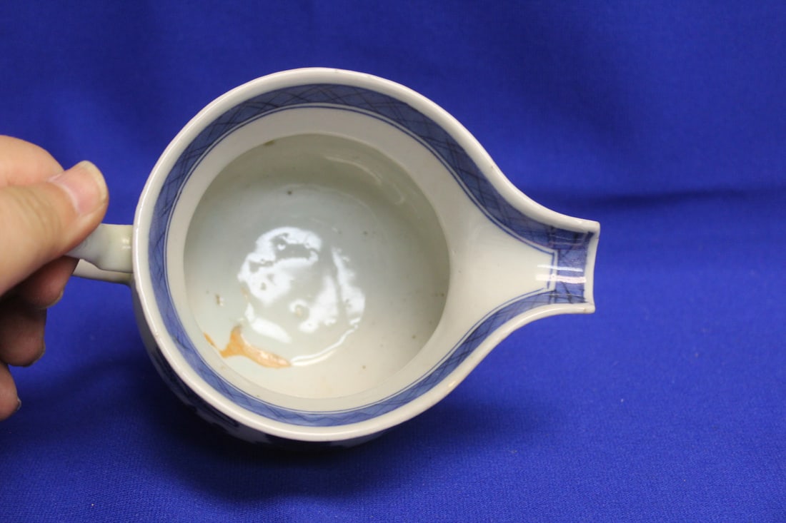 An Antique Blue and White Canton Creamer - 7