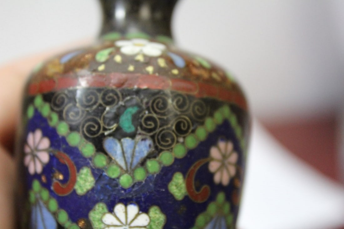 Lot of 2 Small Japanese Cloisonne Vases - 8