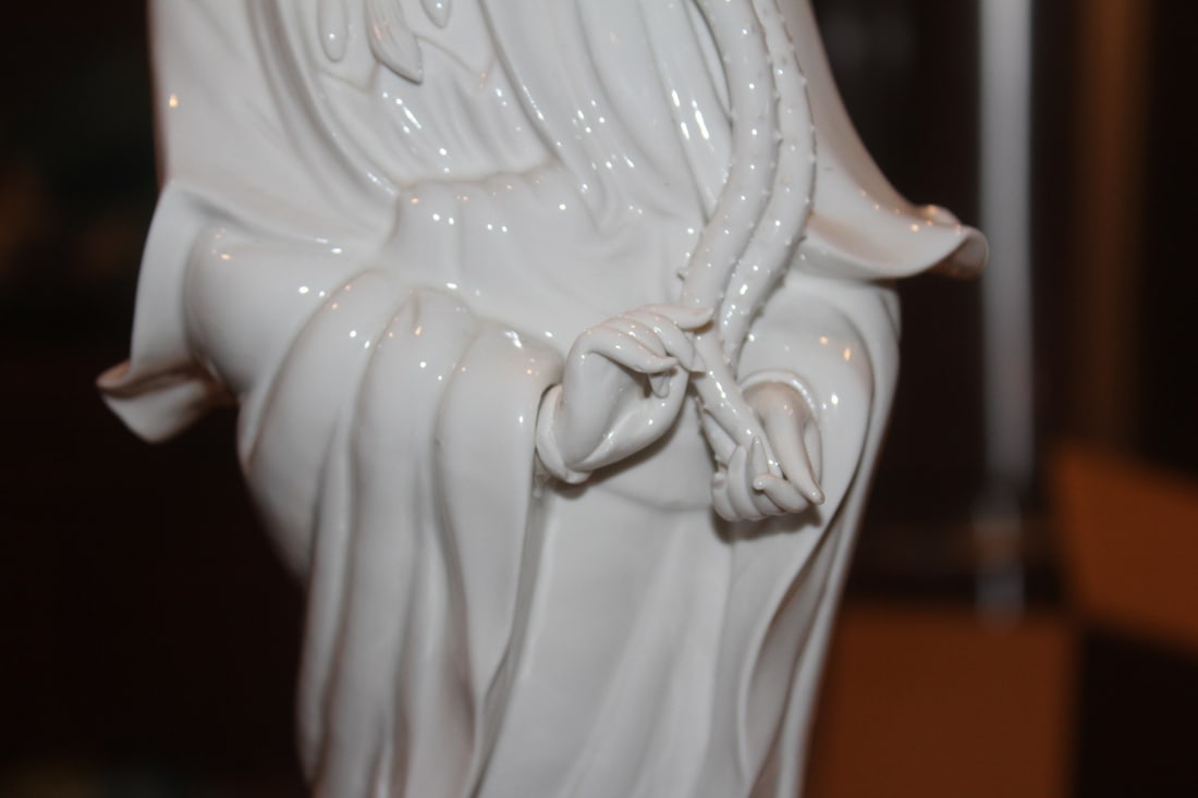 Chinese Porcelain Blanc de Chine Kwan Yin - 3