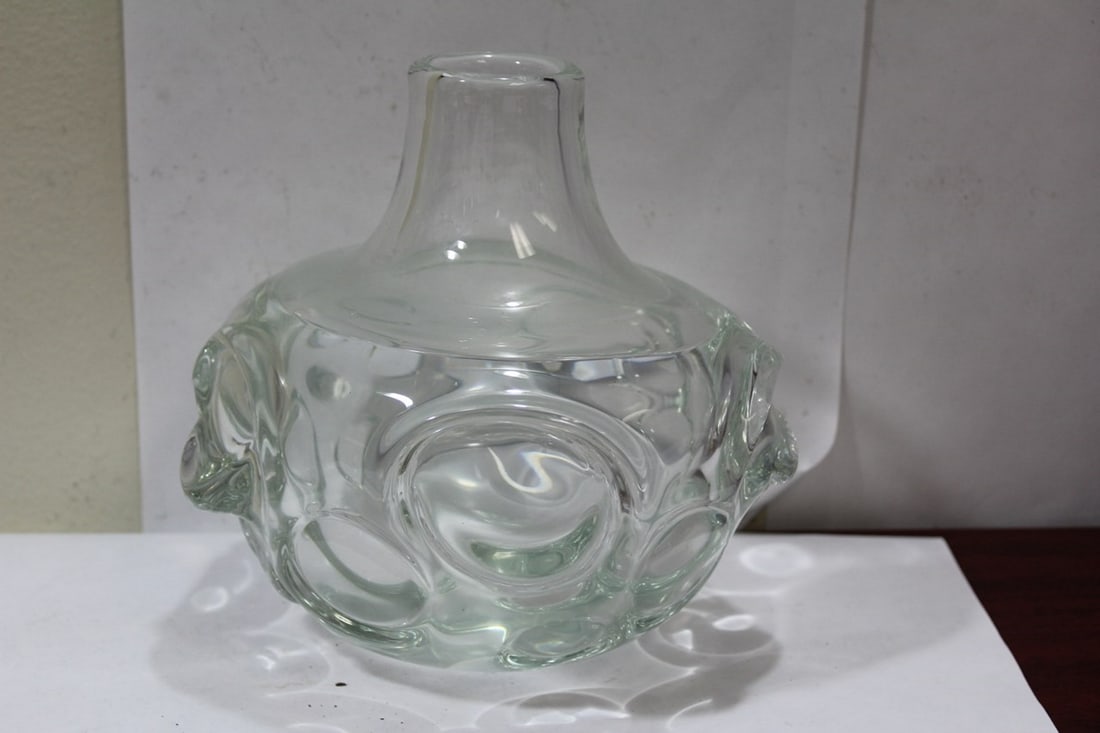 A Clear Artglass Center Piece Bottle: 8 3/8" tall