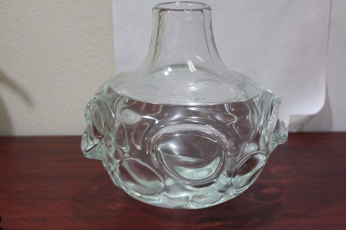 A Clear Artglass Center Piece Bottle - 8