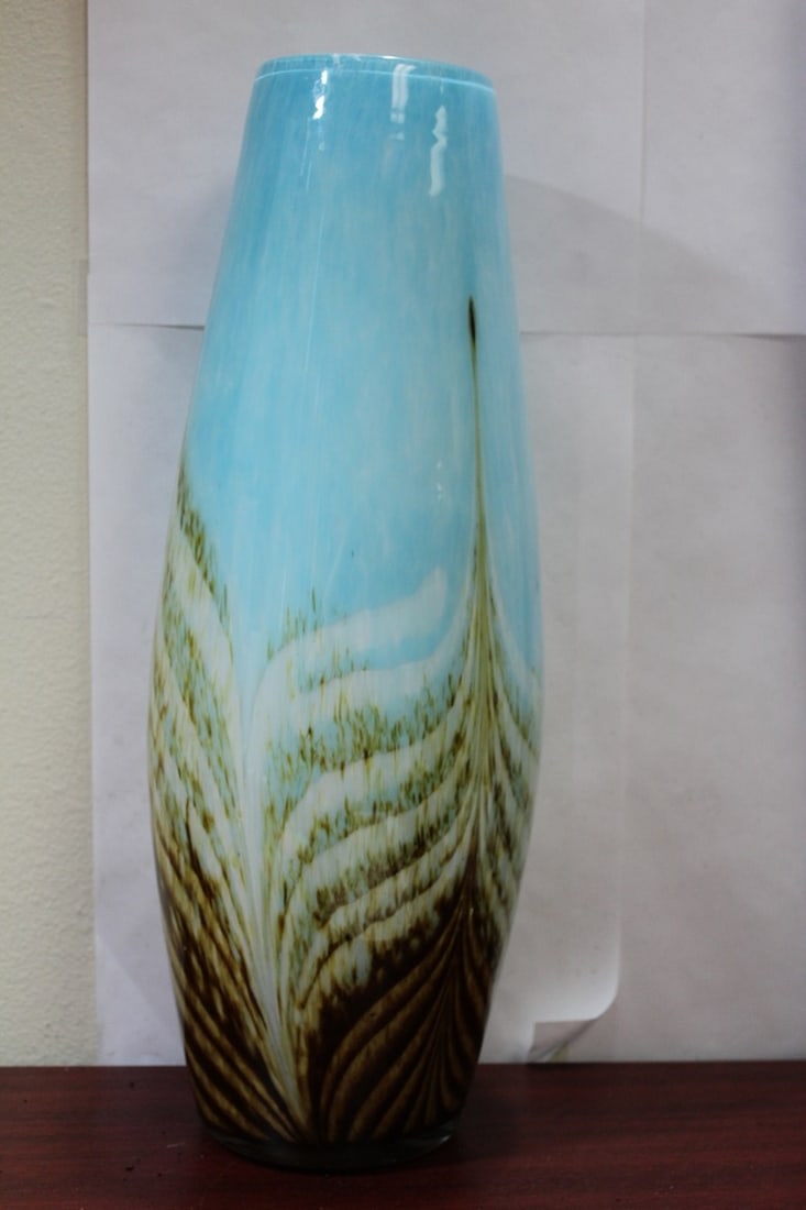 A Monumental Artglass Vase - 5