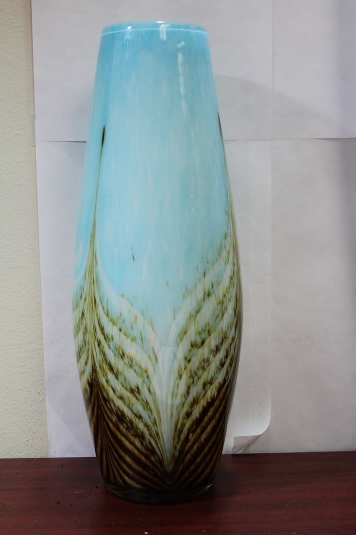 A Monumental Artglass Vase - 6