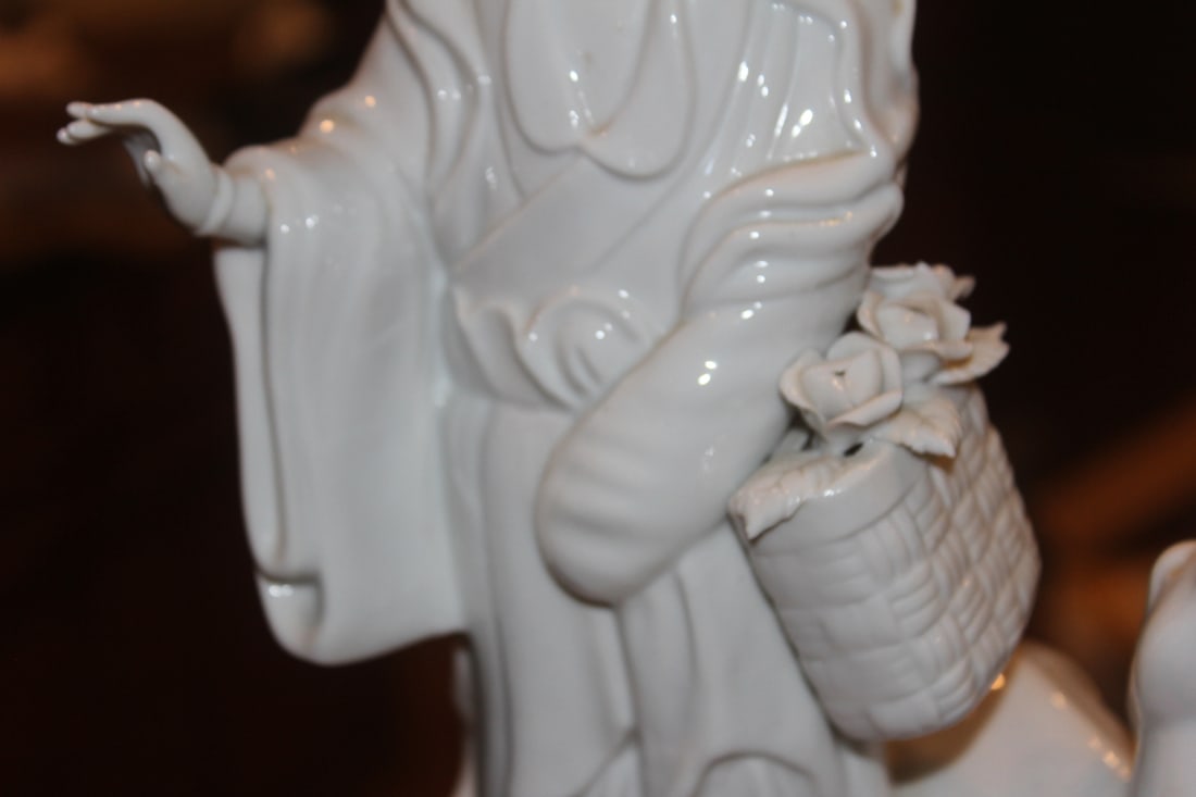 Chinese Porcelain Blanc de Chine Kwan Yin - 3