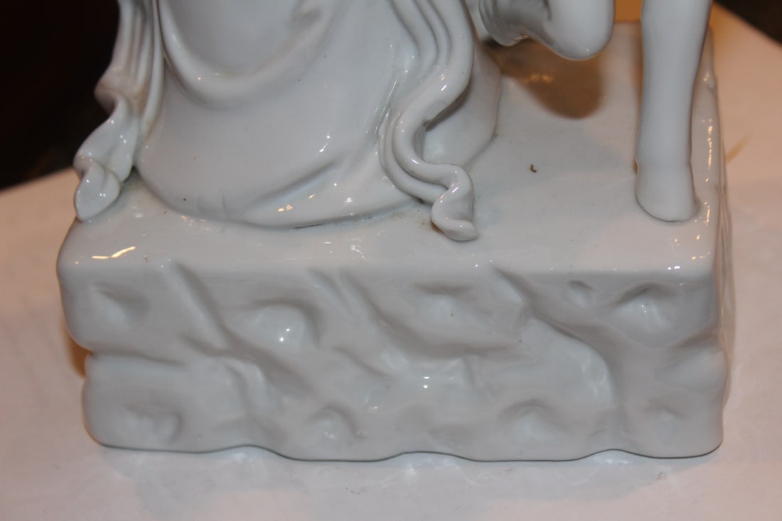 Chinese Porcelain Blanc de Chine Kwan Yin - 4