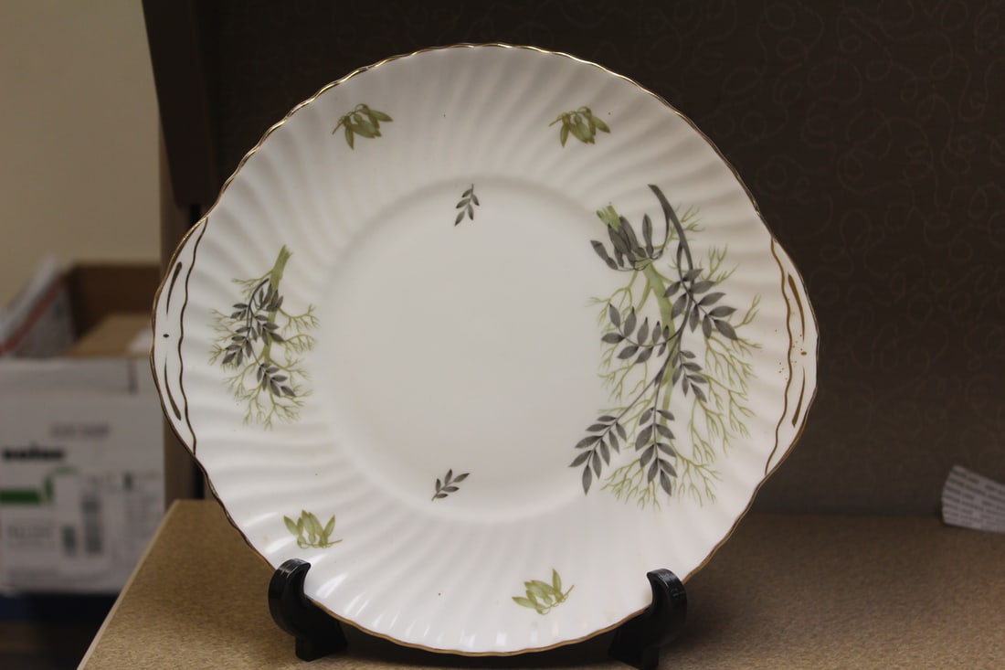 Fine Bone China Serving Plate: Royal Adderley Lyncroft, England - 10" in diameter