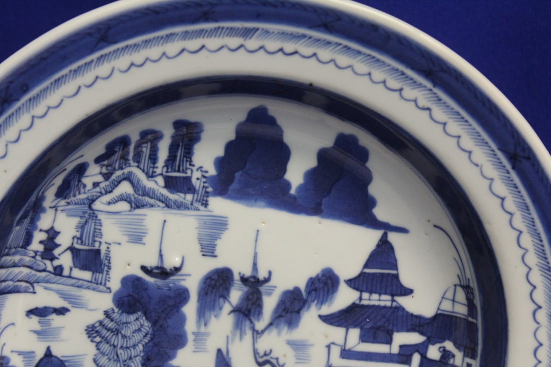 An Antique Chinese Canton Soup Bowl - 3